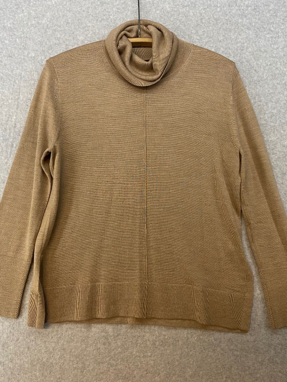 Banana Republic Size M Turtleneck Italian Merino Tan Merino Wool Tight Knit